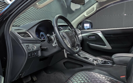 Mitsubishi Pajero Sport III рестайлинг, 2019 год, 3 200 000 рублей, 9 фотография