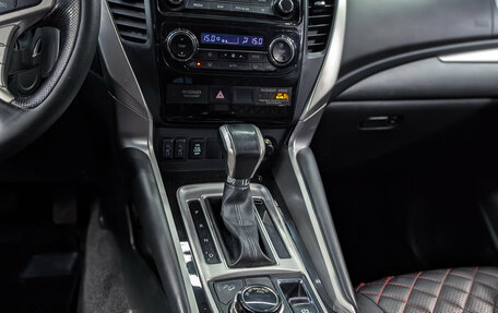 Mitsubishi Pajero Sport III рестайлинг, 2019 год, 3 200 000 рублей, 17 фотография