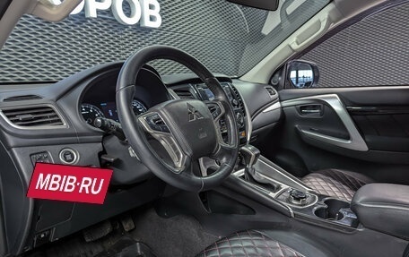 Mitsubishi Pajero Sport III рестайлинг, 2019 год, 3 200 000 рублей, 10 фотография