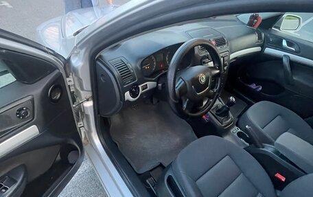 Skoda Octavia, 2005 год, 550 000 рублей, 2 фотография