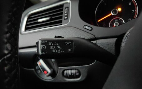 Volkswagen Jetta VI, 2013 год, 939 000 рублей, 20 фотография