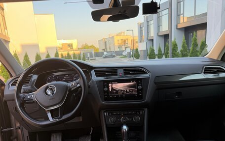 Volkswagen Tiguan II, 2018 год, 2 599 000 рублей, 3 фотография