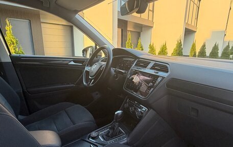 Volkswagen Tiguan II, 2018 год, 2 599 000 рублей, 8 фотография