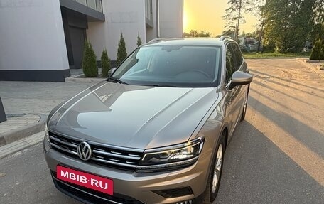 Volkswagen Tiguan II, 2018 год, 2 599 000 рублей, 10 фотография