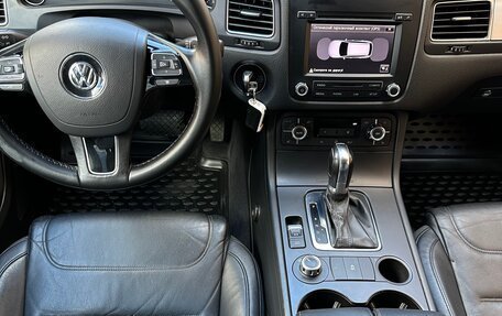 Volkswagen Touareg III, 2011 год, 1 750 000 рублей, 11 фотография