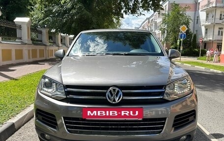 Volkswagen Touareg III, 2011 год, 1 750 000 рублей, 10 фотография