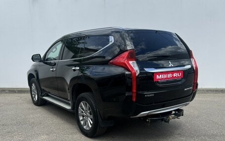 Mitsubishi Pajero Sport III рестайлинг, 2017 год, 2 700 000 рублей, 7 фотография