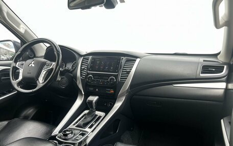Mitsubishi Pajero Sport III рестайлинг, 2017 год, 2 700 000 рублей, 14 фотография