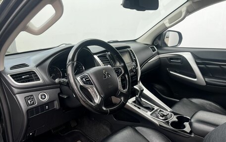 Mitsubishi Pajero Sport III рестайлинг, 2017 год, 2 700 000 рублей, 24 фотография