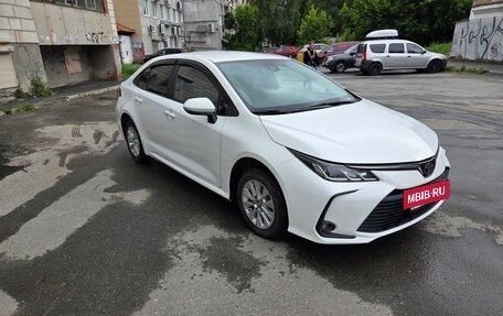 Toyota Corolla, 2022 год, 2 000 000 рублей, 2 фотография