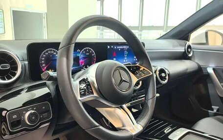 Mercedes-Benz A-Класс, 2023 год, 1 626 000 рублей, 6 фотография
