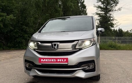 Honda Stepwgn IV, 2016 год, 1 850 000 рублей, 2 фотография