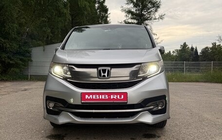Honda Stepwgn IV, 2016 год, 1 850 000 рублей, 3 фотография