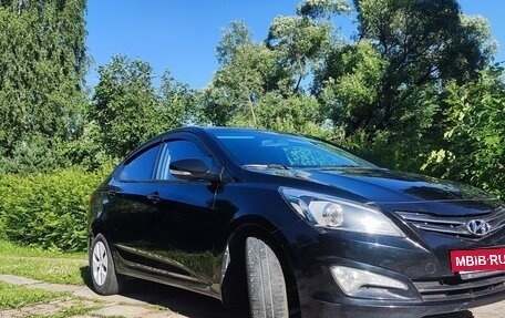 Hyundai Solaris II рестайлинг, 2015 год, 1 050 000 рублей, 2 фотография