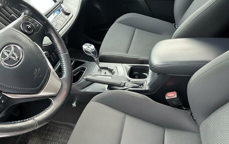 Toyota RAV4, 2018 год, 2 200 000 рублей, 6 фотография