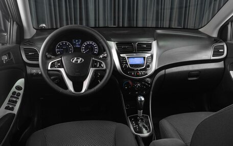 Hyundai Solaris II рестайлинг, 2011 год, 819 000 рублей, 6 фотография