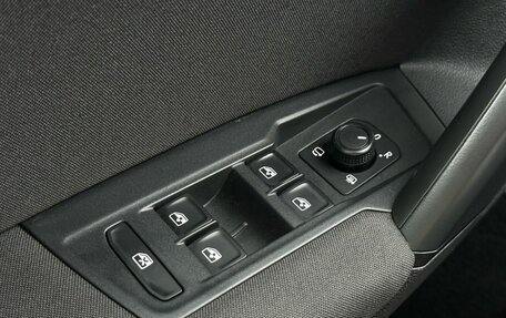 Volkswagen Tiguan II, 2019 год, 2 350 000 рублей, 11 фотография