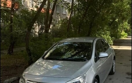 Opel Astra J, 2011 год, 549 999 рублей, 2 фотография