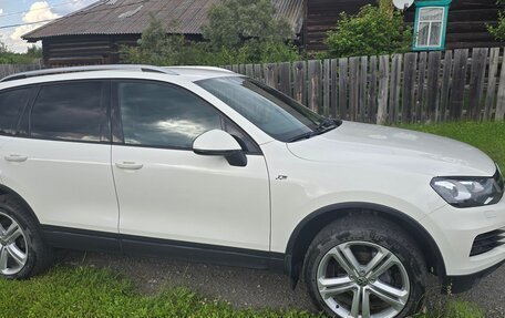 Volkswagen Touareg III, 2011 год, 2 400 000 рублей, 2 фотография