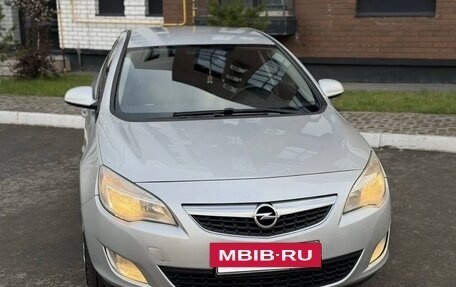 Opel Astra J, 2011 год, 549 999 рублей, 3 фотография