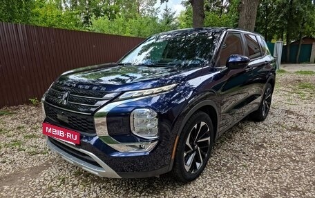Mitsubishi Outlander, 2022 год, 3 350 000 рублей, 4 фотография