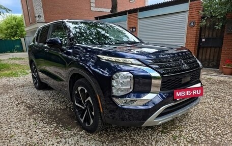 Mitsubishi Outlander, 2022 год, 3 350 000 рублей, 2 фотография