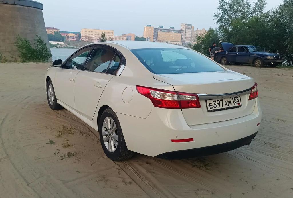 Renault Latitude I, 2012 год, 750 000 рублей, 1 фотография