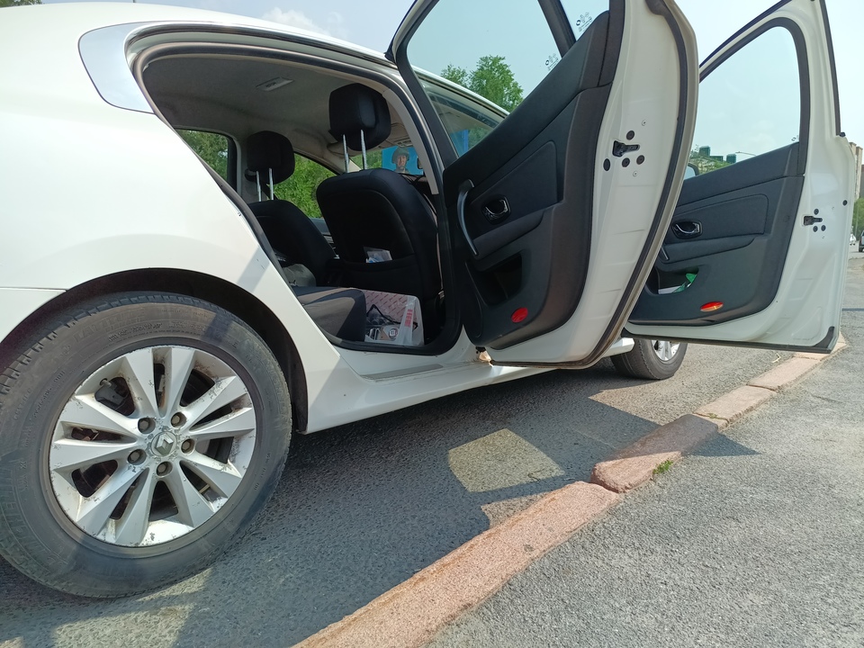Renault Latitude I, 2012 год, 750 000 рублей, 10 фотография