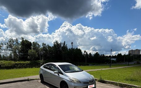 Toyota Prius, 2013 год, 1 350 000 рублей, 2 фотография