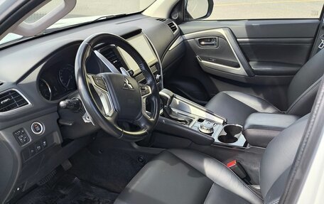 Mitsubishi Pajero Sport III рестайлинг, 2020 год, 4 150 000 рублей, 10 фотография