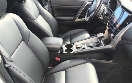Mitsubishi Pajero Sport III рестайлинг, 2020 год, 4 150 000 рублей, 7 фотография