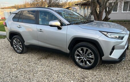 Toyota RAV4, 2020 год, 4 200 000 рублей, 4 фотография