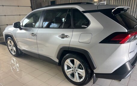 Toyota RAV4, 2020 год, 4 200 000 рублей, 9 фотография