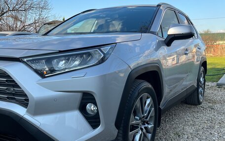 Toyota RAV4, 2020 год, 4 200 000 рублей, 3 фотография