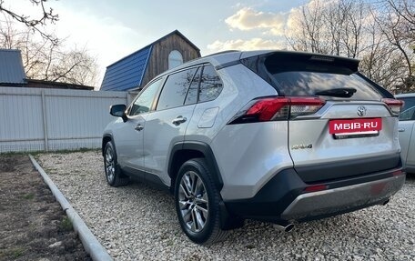 Toyota RAV4, 2020 год, 4 200 000 рублей, 5 фотография
