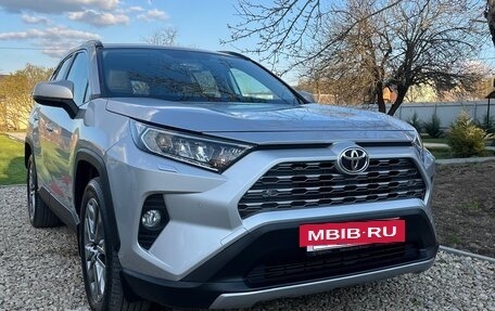 Toyota RAV4, 2020 год, 4 200 000 рублей, 2 фотография