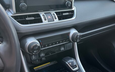 Toyota RAV4, 2020 год, 4 200 000 рублей, 18 фотография