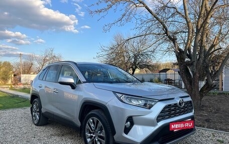 Toyota RAV4, 2020 год, 4 200 000 рублей, 27 фотография