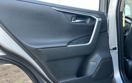 Toyota RAV4, 2020 год, 4 200 000 рублей, 29 фотография