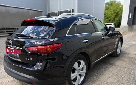 Infiniti FX II, 2011 год, 1 990 000 рублей, 6 фотография