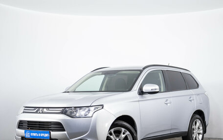 Mitsubishi Outlander III рестайлинг 3, 2013 год, 1 299 000 рублей, 4 фотография