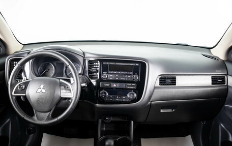 Mitsubishi Outlander III рестайлинг 3, 2013 год, 1 299 000 рублей, 13 фотография