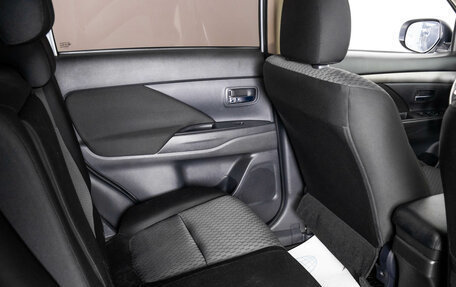 Mitsubishi Outlander III рестайлинг 3, 2013 год, 1 299 000 рублей, 10 фотография