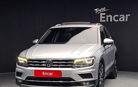 Volkswagen Tiguan II, 2020 год, 2 199 000 рублей, 3 фотография