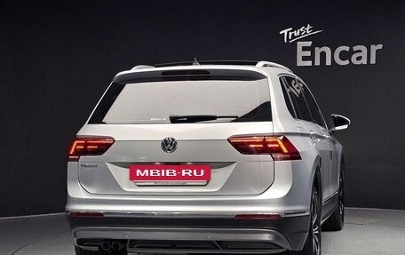 Volkswagen Tiguan II, 2020 год, 2 199 000 рублей, 4 фотография