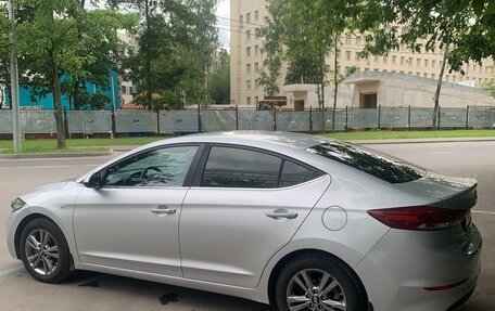 Hyundai Elantra VI рестайлинг, 2016 год, 1 075 000 рублей, 4 фотография