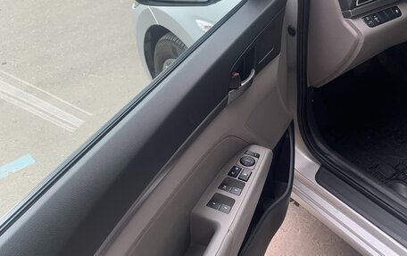 Hyundai Elantra VI рестайлинг, 2016 год, 1 075 000 рублей, 8 фотография
