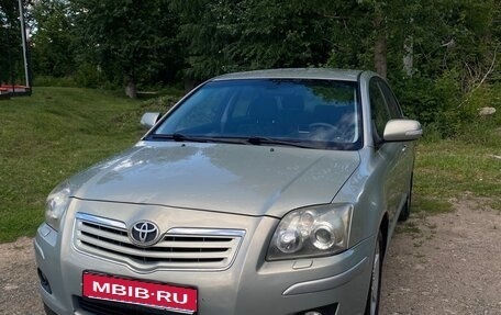 Toyota Avensis III рестайлинг, 2006 год, 600 000 рублей, 1 фотография