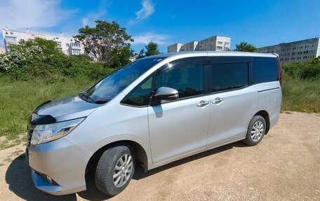 Toyota Noah III, 2016 год, 2 150 000 рублей, 4 фотография