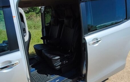 Toyota Noah III, 2016 год, 2 150 000 рублей, 12 фотография